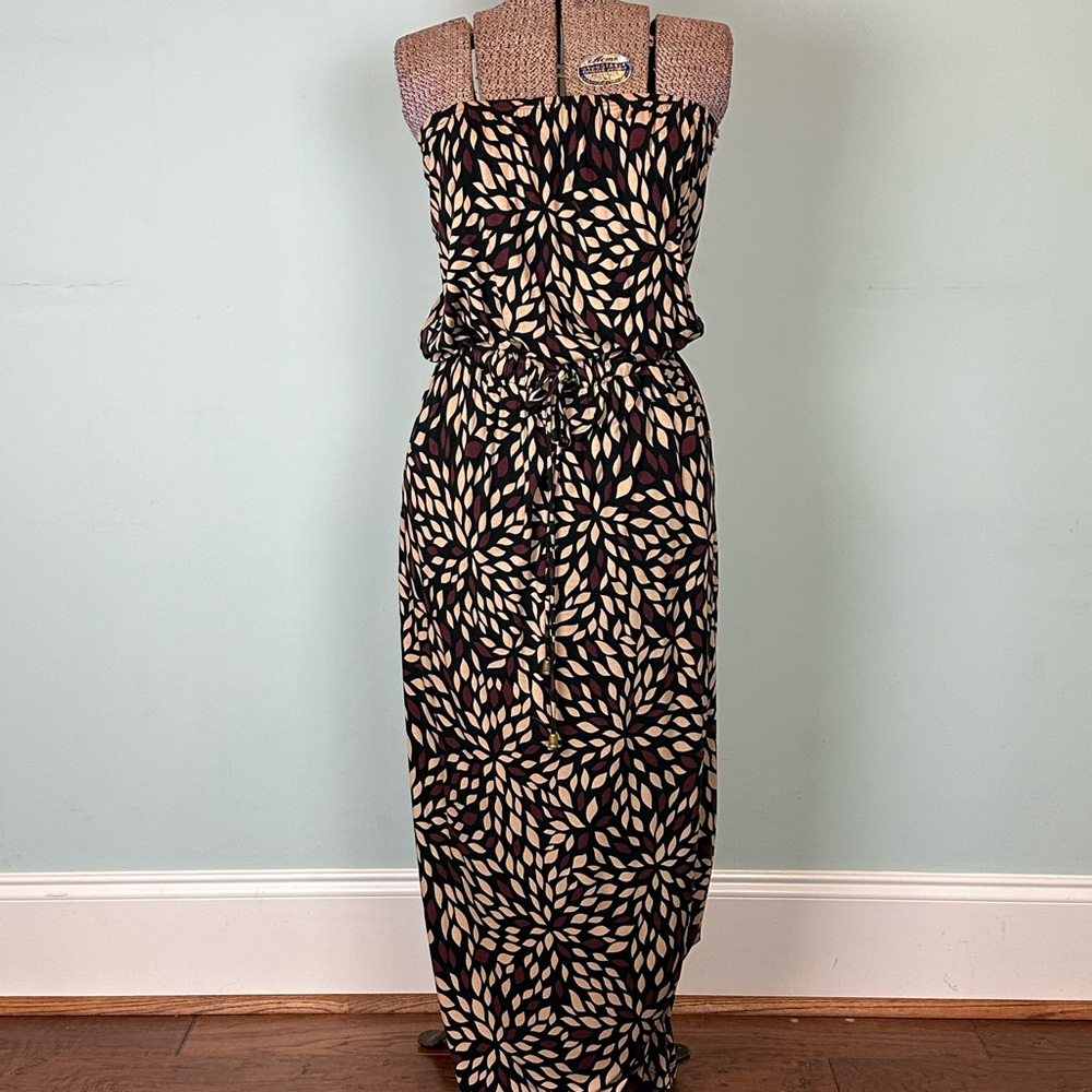 Elegant Black and Cream Leaf Print Maxi Dress
